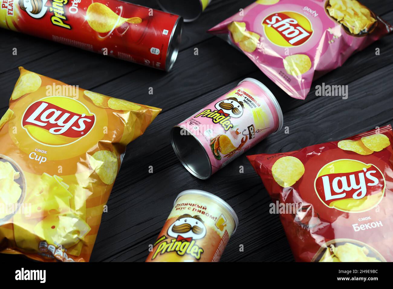KHARKOV, UKRAINE - JANUARY 3, 2021: Various flavoured of lay's and pringles potato chips in classic packages design. Worldwide famous brands of potato Stock Photo