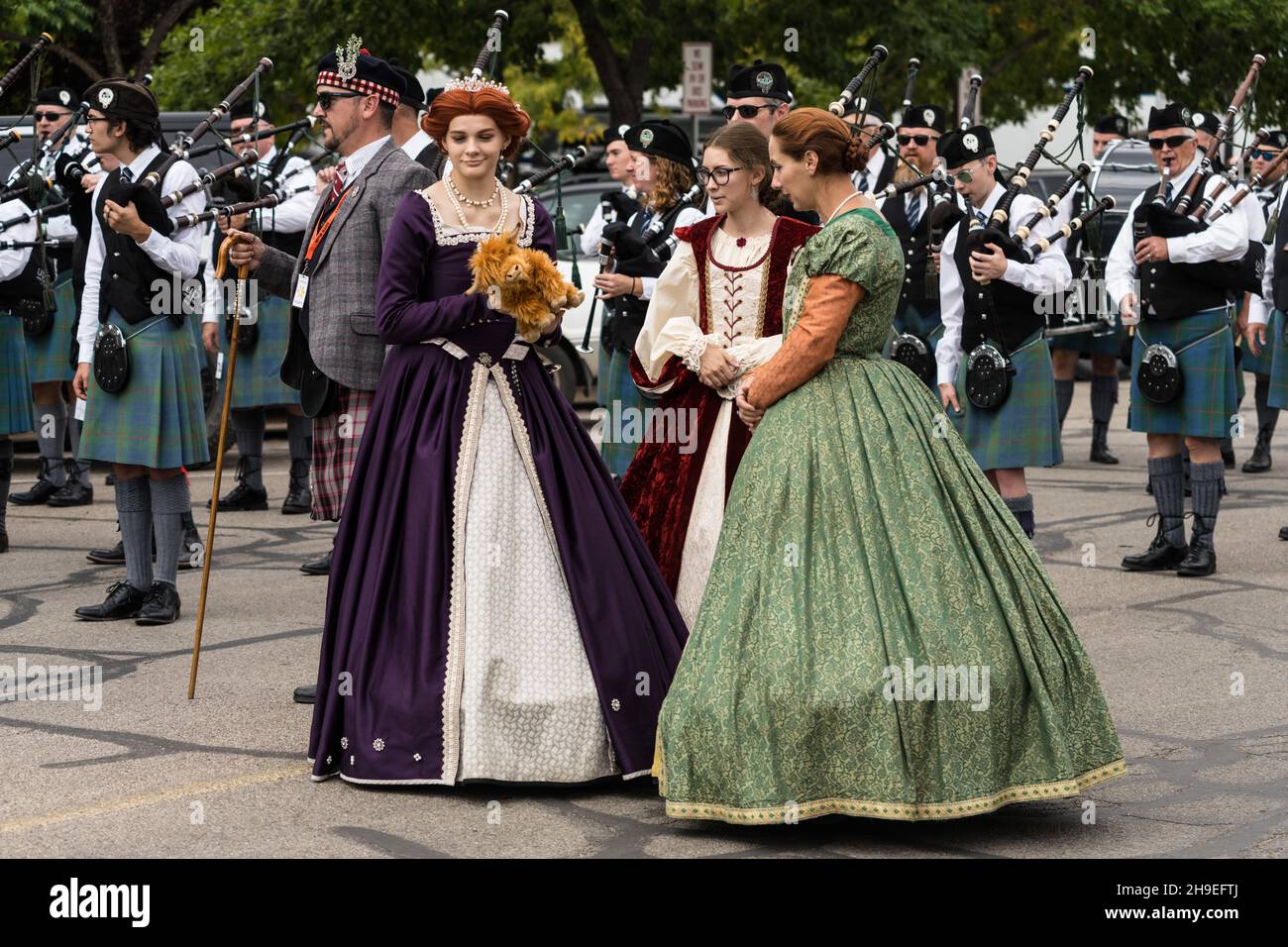 Mary Queen of Scots with her ladies in waiting at a Scottish festival in Moab Utah Stock Photo Alamy