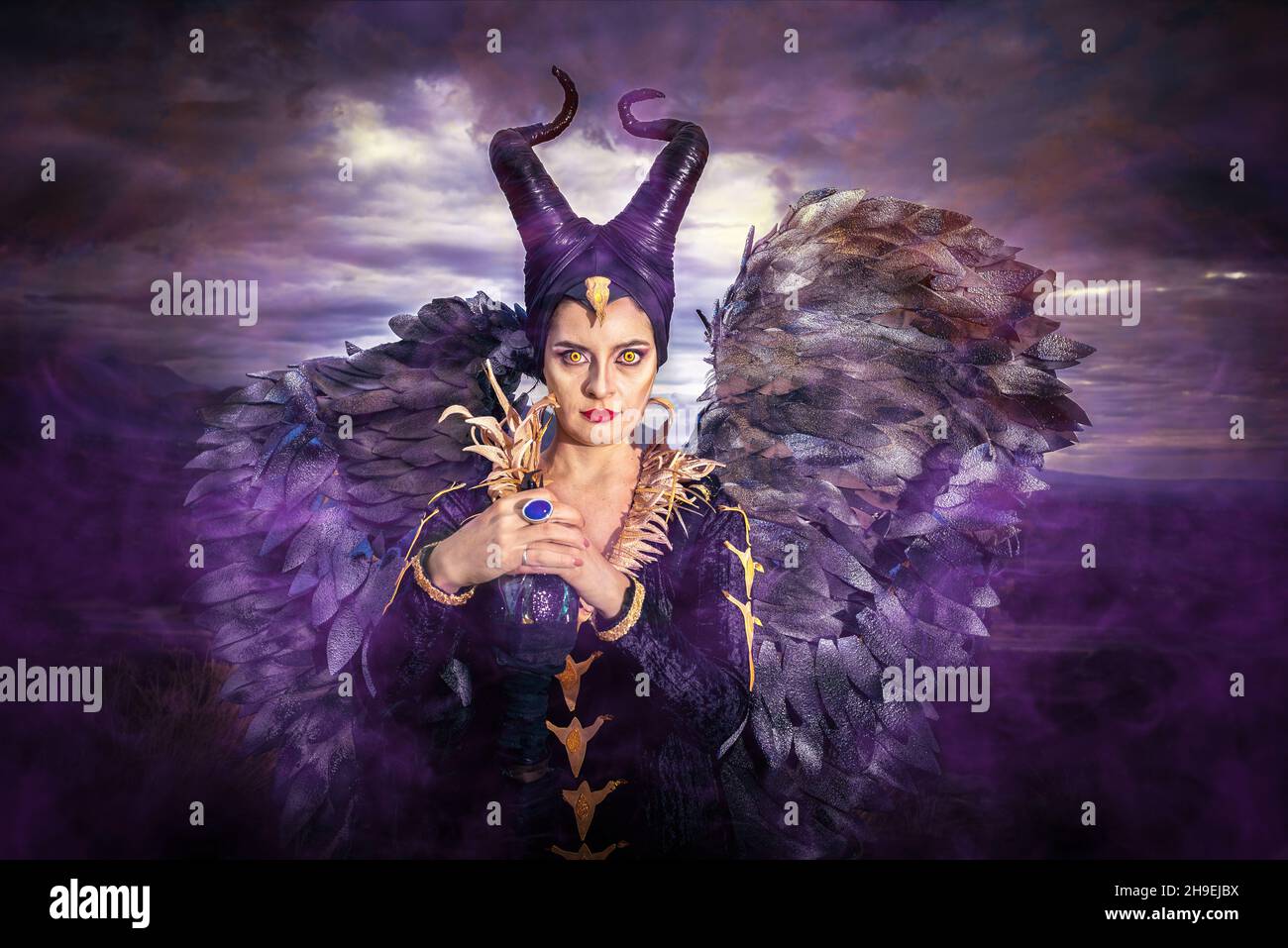 MALEFICENT COSPLAY. PORTRAIT, DARK CHARACTER WITH SHARP HORNS AND STRONG WINGS. EVIL FAIRY IN BLACK DRESS. Stock Photo
