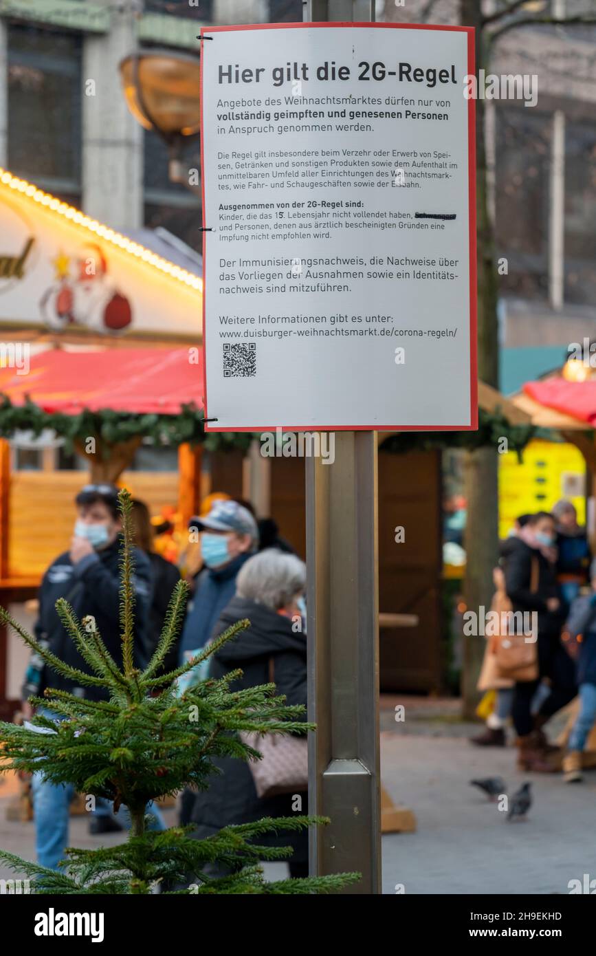 Christmas market in the city, Königsstrasse, during the fourth Corona wave, 2G regulation, signs, in Duisburg, NRW, Germany, Stock Photo