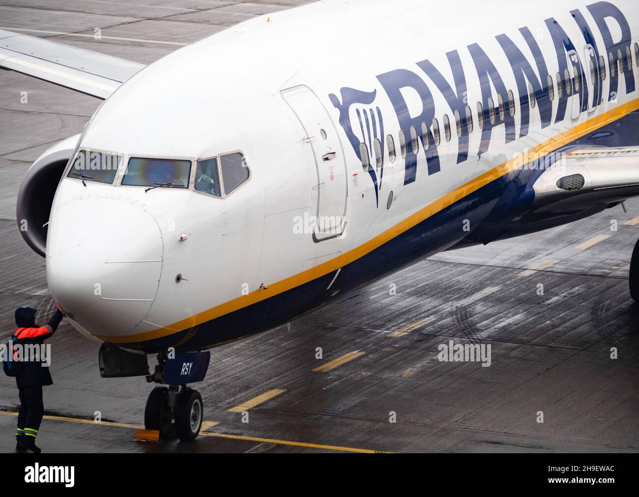 Kiev, Ukraine. 01st Dec, 2021. Ryanair Boeing 737-800 aircraft seen at Boryspil Airport. (Photo by Igor Golovniov/SOPA Images/Sipa USA) Credit: Sipa USA/Alamy Live News Stock Photo