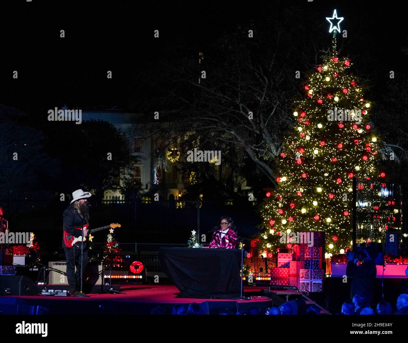 Idyllwild Christmas Tree Lighting 2022 R E A C H High Resolution Stock Photography And Images - Alamy