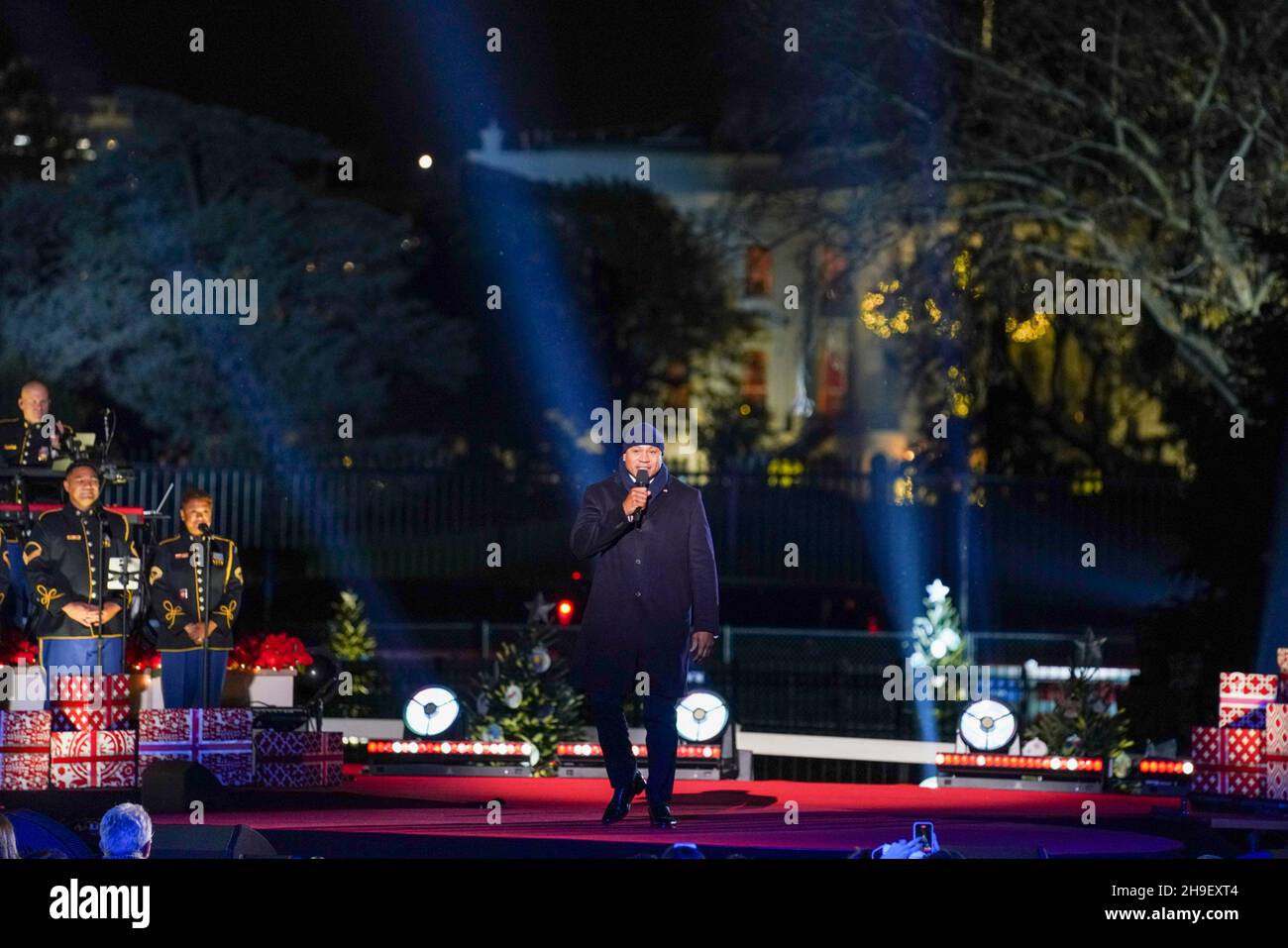 Washington, United States of America. 02 December, 2021. Rapper and emcee LL Cool J onstage during the 99th lighting of the National Christmas Tree ceremony on the Ellipse, December 2, 2021 in Washington, D.C.  Credit: Tami A. Heilemann/U.S. Interior Department/Alamy Live News Stock Photo