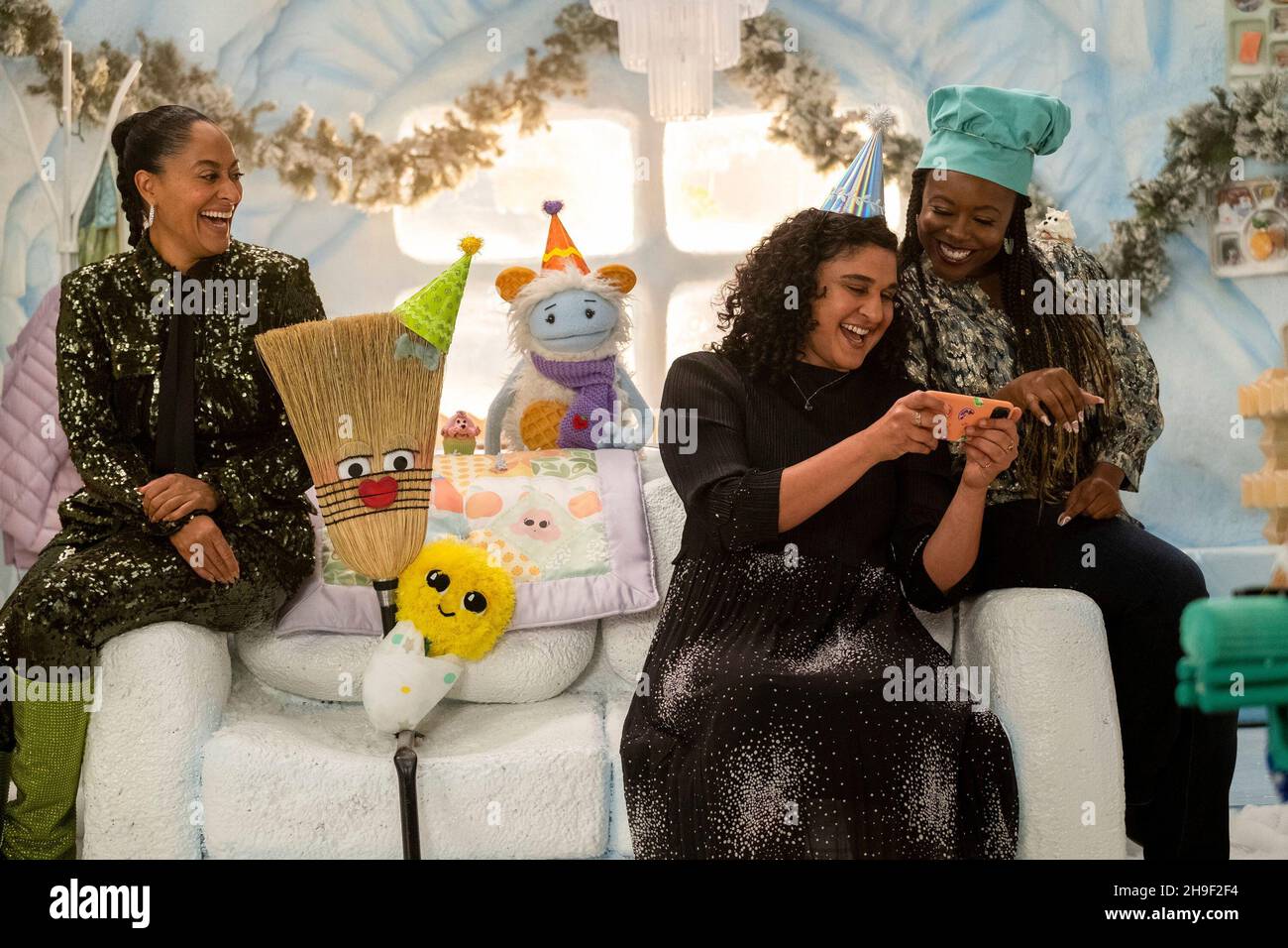 WAFFLES + MOCHI'S HOLIDAY FEAST, (aka WAFFLES AND MOCHI'S HOLIDAY FEAST), from left Tracee