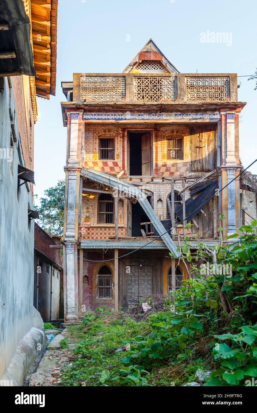 Dilapidated old empty house, a building in Pragpur, a heritage village in Kagra district, Himachal Pradesh, India Stock Photo