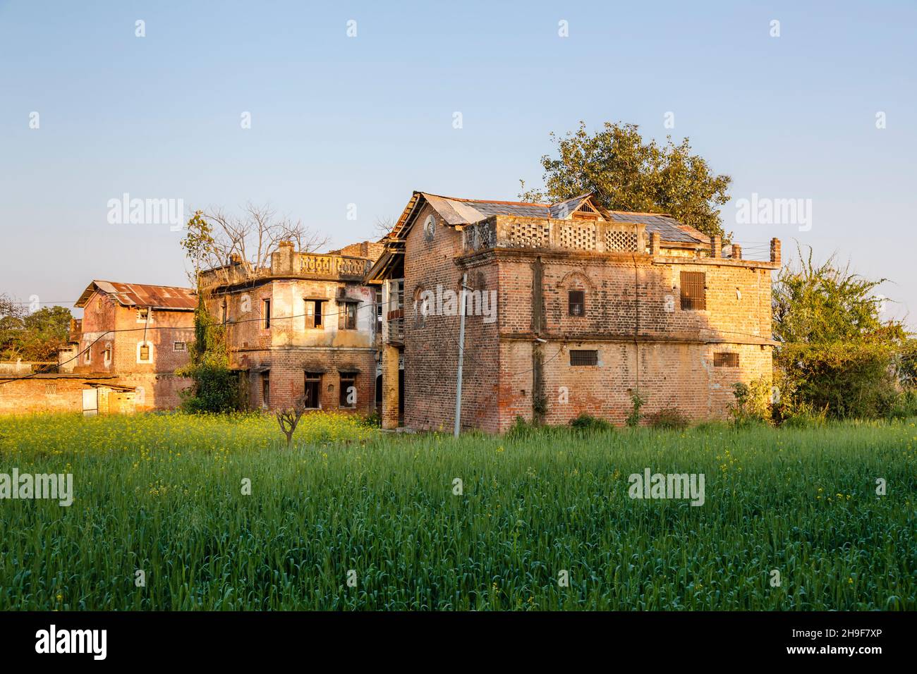A large dilapidated empty country house in Pragpur, a heritage village in Kagra district, Himachal Pradesh, India Stock Photo