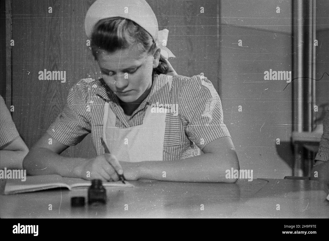 Polska, 1948. Szko³a pielêgniarska. Dok³adny miesi¹c i dzieñ wydarzenia nieustalone.  bk  PAP      Poland, 1948. A nursing school.  bk  PAP Stock Photo