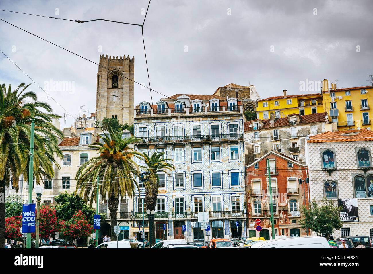 LISSABON, PORTUGAL - Jun 25, 2014: Typische Hausfassade in Lissabon Portugal Stock Photo