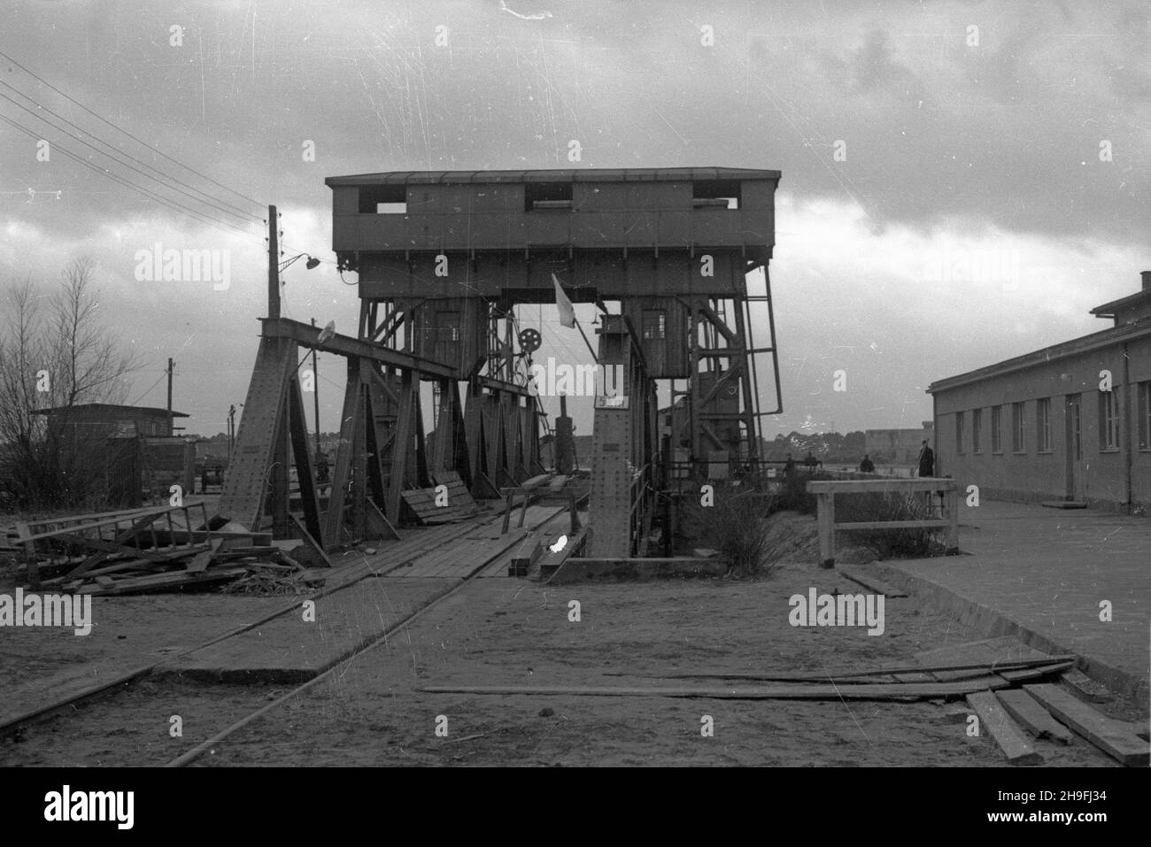 Œwinoujœcie, 1948-02-08. Ostatni etap budowy przystani morskiego promu ...