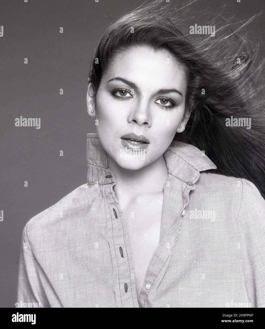 Kim cattrall 1987 hi-res stock photography and images - Alamy