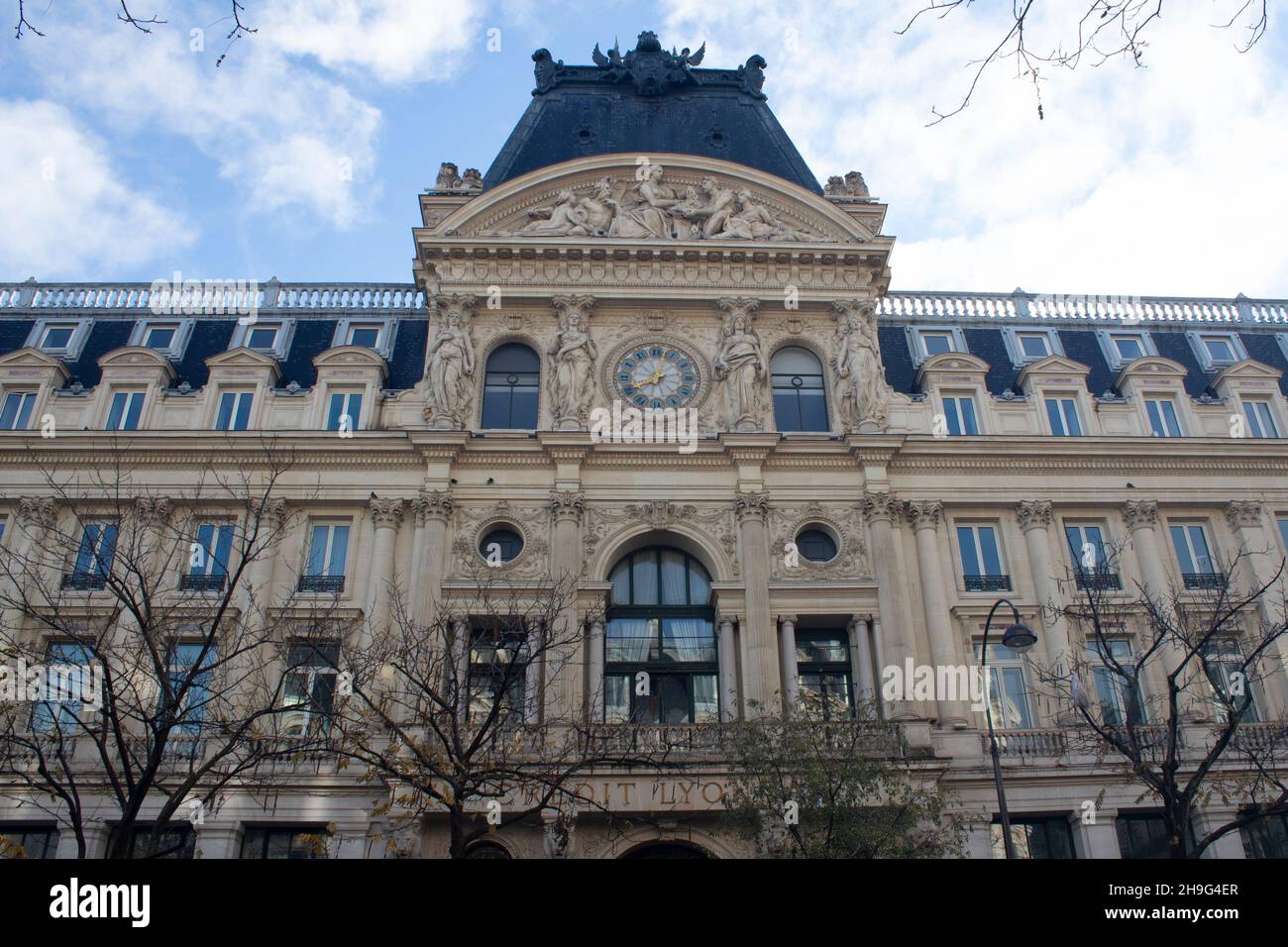 The central pavilion of Le Centorial Crédit Lyonnais - Hôtel des Italiens - the bank's former headquarters, Boulevard des Italiens, Paris Framce Stock Photo