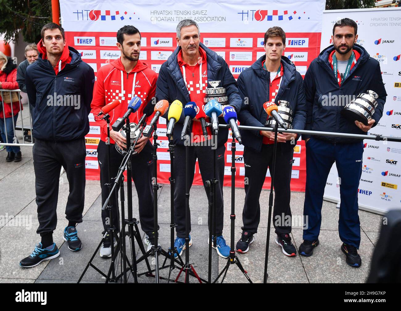 (211207) -- ZAGREB, Dec. 7, 2021 (Xinhua) -- Croatian tennis team hold a press conference at Josip Jelacic Square in Zagreb, Croatia on Dec. 6, 2021. They were welcomed after winning silver medal at Davis Cup tournament in Madrid, Spain. (Marko Lukunic/Pixsell via Xinhua) Stock Photo
