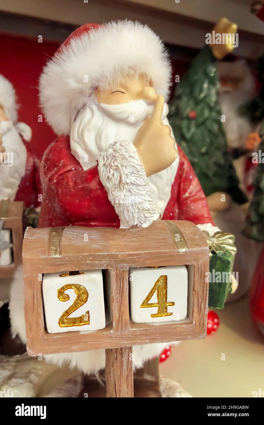 Advent calendar gift preparation handmade hi res stock photography and Advent calendar gift preparation handmade hi res stock photography and