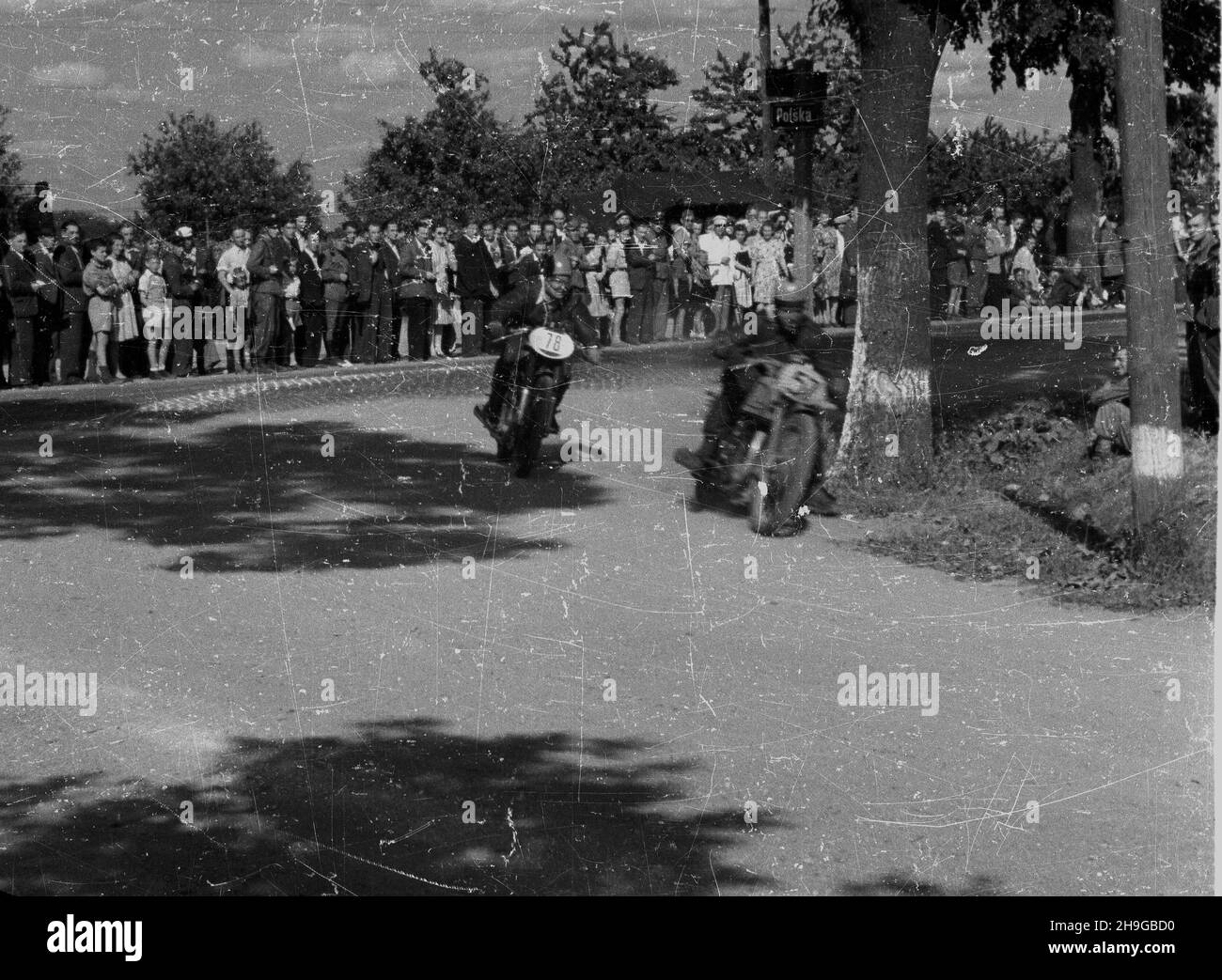 Poznañ, 1948-06-13. Ósme motocyklowe Grand Prix Polski, zorganizowane przez Moto-Klub Unia Poznañ, z udzia³em motocyklistów polskich i czechos³owackich. Pierwsze miejsce Czechos³owak Bubenicek, drugie Polak Jerzy Mieloch (Lechia Poznañ).  uu  PAP      Poznan, June 13, 1948. The 8th Poland's Motorcycle Grand Prix, organized by the Moto-Klub Unia Poznan, with Polish and Czechoslovak motorcyclists taking part. The winner was Czechoslovakia's Bubenicek, runner up was Pole Jerzy Mieloch (Lechia Poznan).  uu  PAP Stock Photo