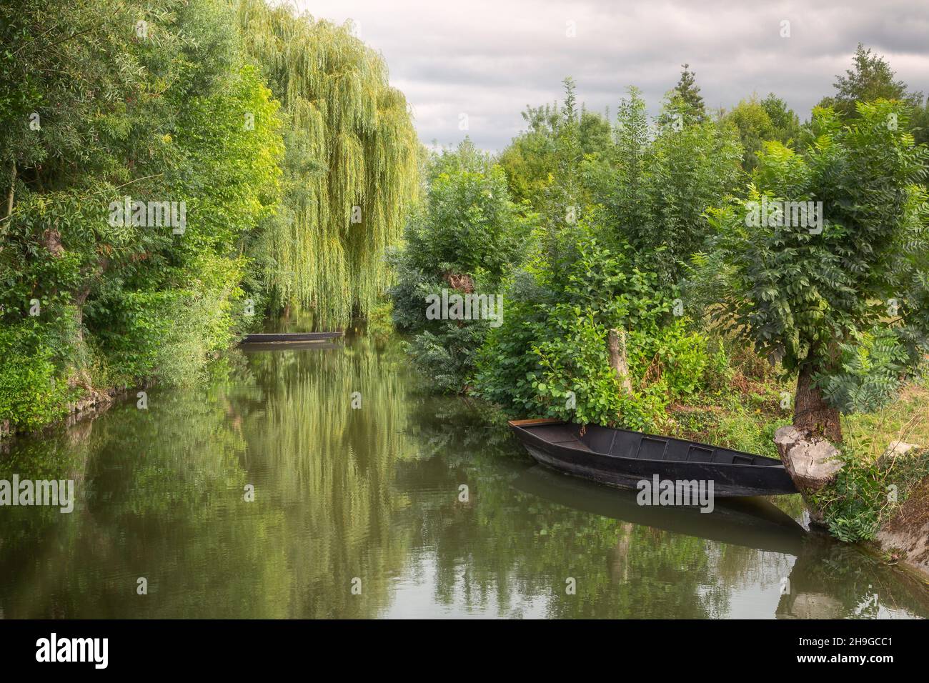 Navigable lake hi-res stock photography and images - Alamy