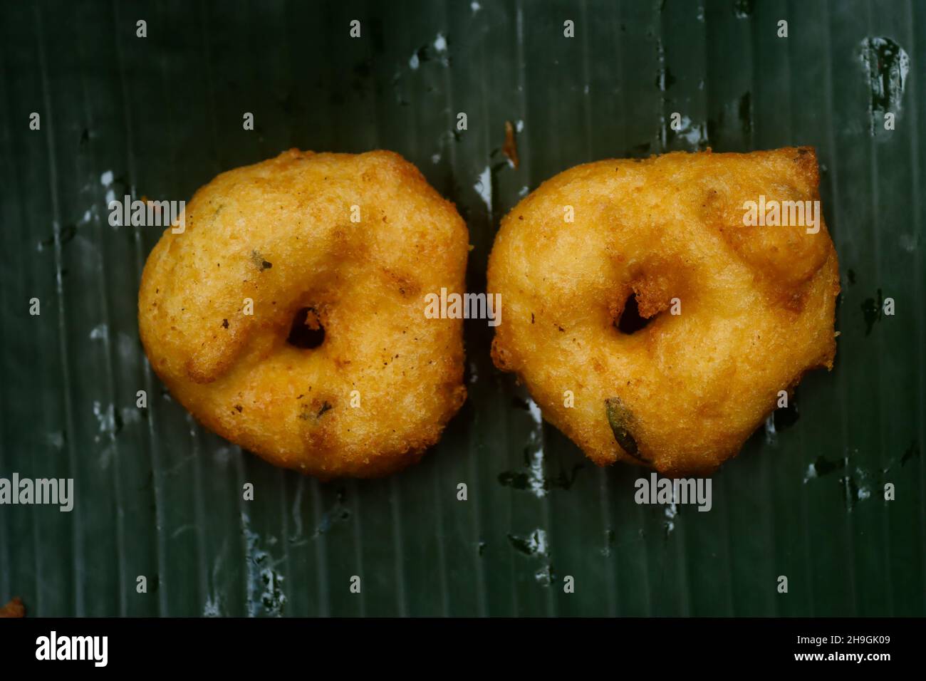 KERALA TEA SNACK PAZHAMPORI UZHUNNUVADA PARIPPUVADA STOCK IMAGES Stock Photo