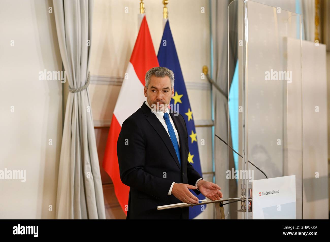 Vienna, Austria. December 07th Dec, 2021. Press conference with Federal Chancellor Karl Nehammer (ÖVP) in the Federal Chancellery in Vienna. Credit: Franz Perc/Alamy Live News Stock Photo