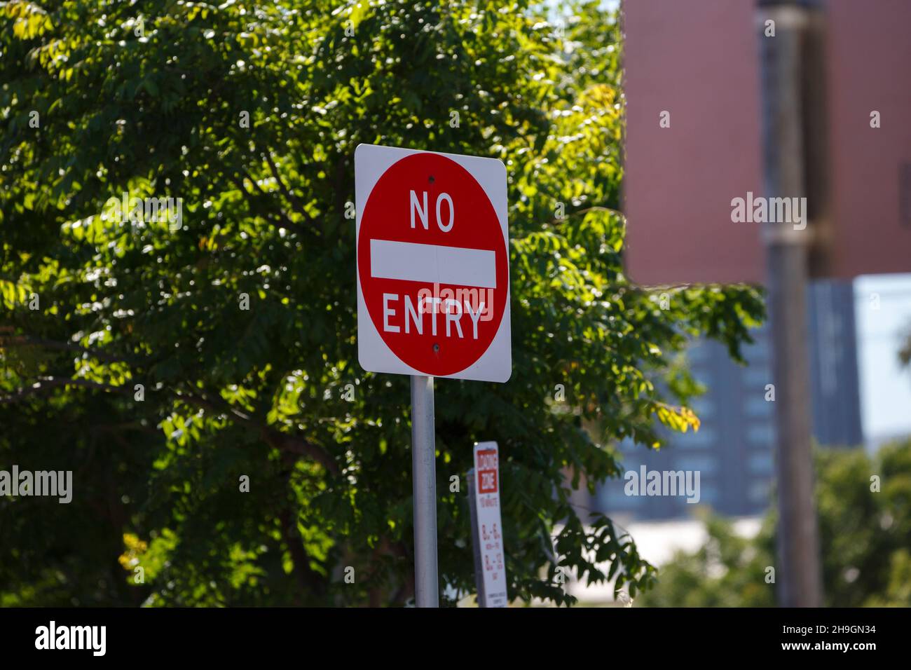 red-no-entry-sign-on-the-side-of-the-road-in-adelaide-south-australia-stock-photo-alamy