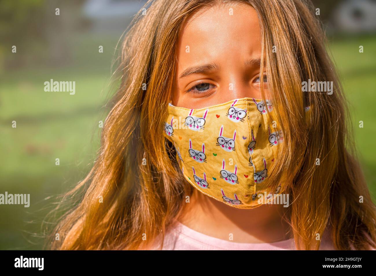 Facemask walks hi-res stock photography and images - Alamy