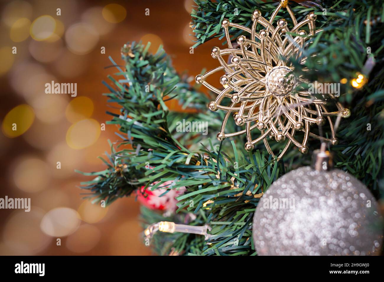 Star on christmas tree hi-res stock photography and images - Alamy