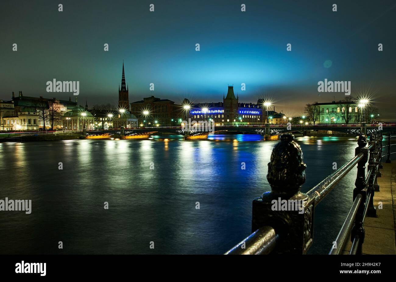 Stockholm Waterfront On Winters Night Stock Photo Alamy stockholm-waterfront-on-winters-night-stock-photo-alamy
