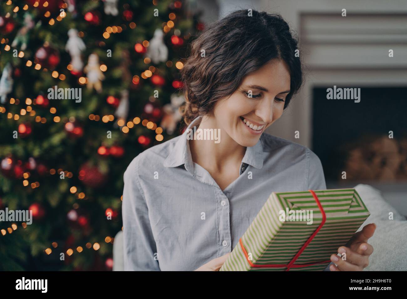 Unpacking christmas tree hi-res stock photography and images - Alamy