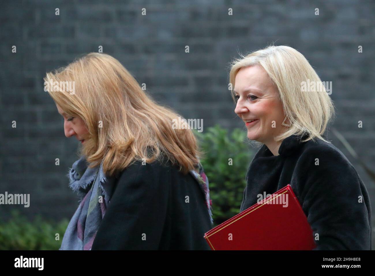 London, UK. 7th Dec, 2021. Foreign Secretary Elizabeth Truss arrives for the weekly Cabinet Meeting at No 10 Downing Street. Credit: Uwe Deffner/Alamy Live News Stock Photo