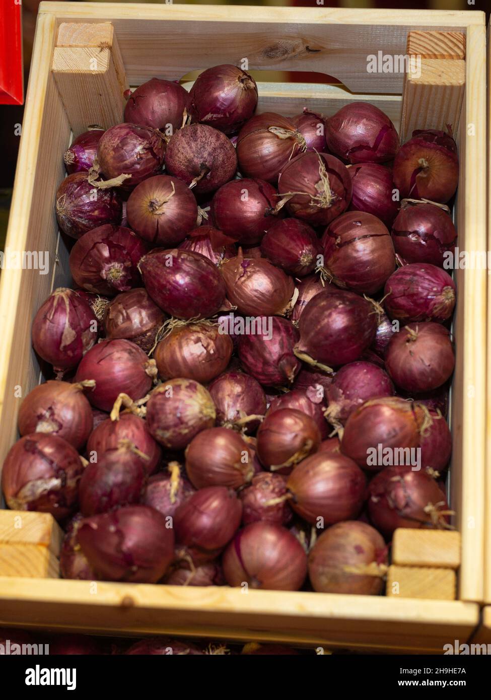 Basket full red onions hi-res stock photography and images - Alamy