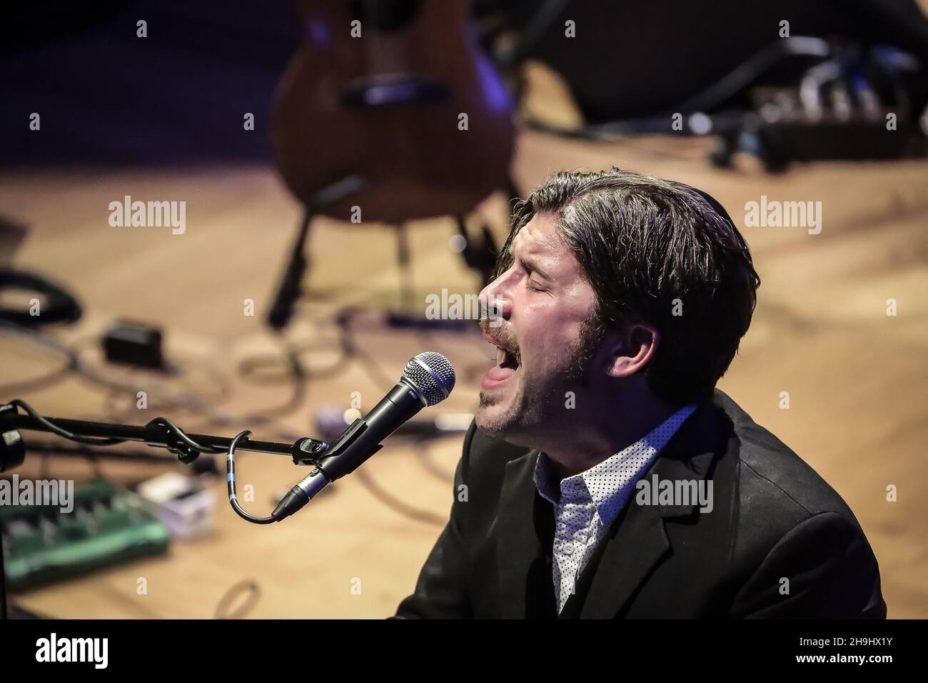 Ed Harcourt performing live on stage at Cadogan Hall in London. Stock Photo