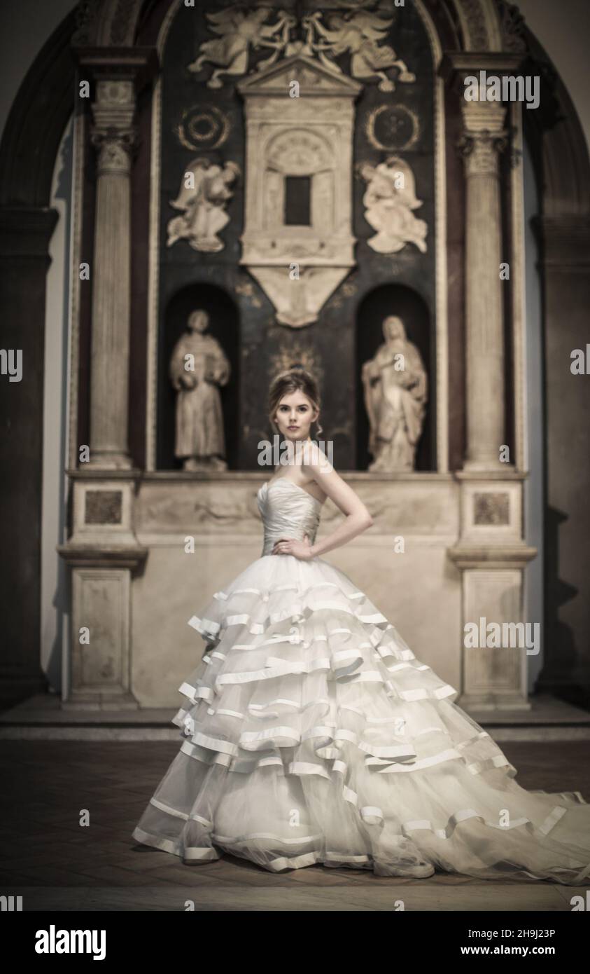 ian wedding dress designer Ian Stuart Designer Wedding Dress  Statement Bow & Rosette Gown Size 12