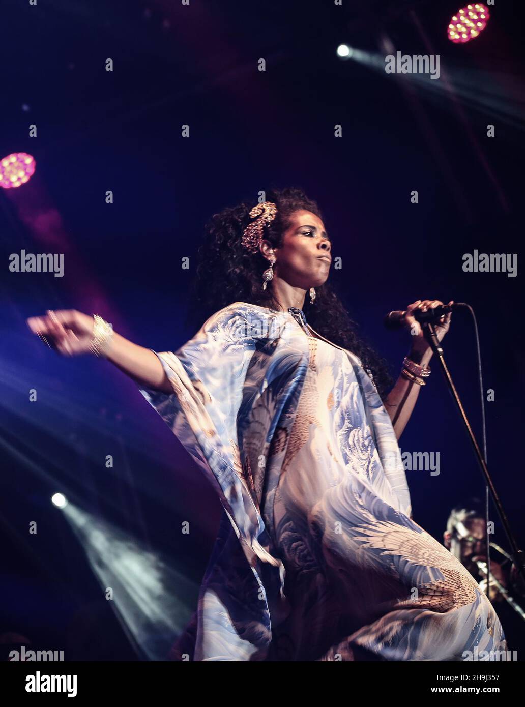 Kelis – Live In London MC05NjAwLmpwZWc.jpeg