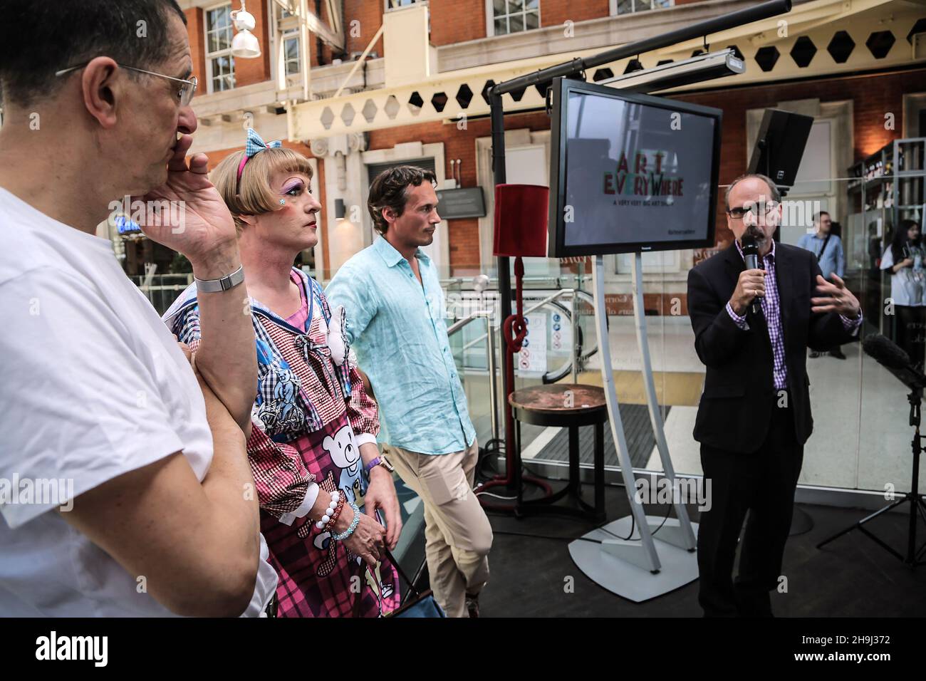 (left to right) Anthony Gormley, Grayson Perry, Richard Reed (founder ...