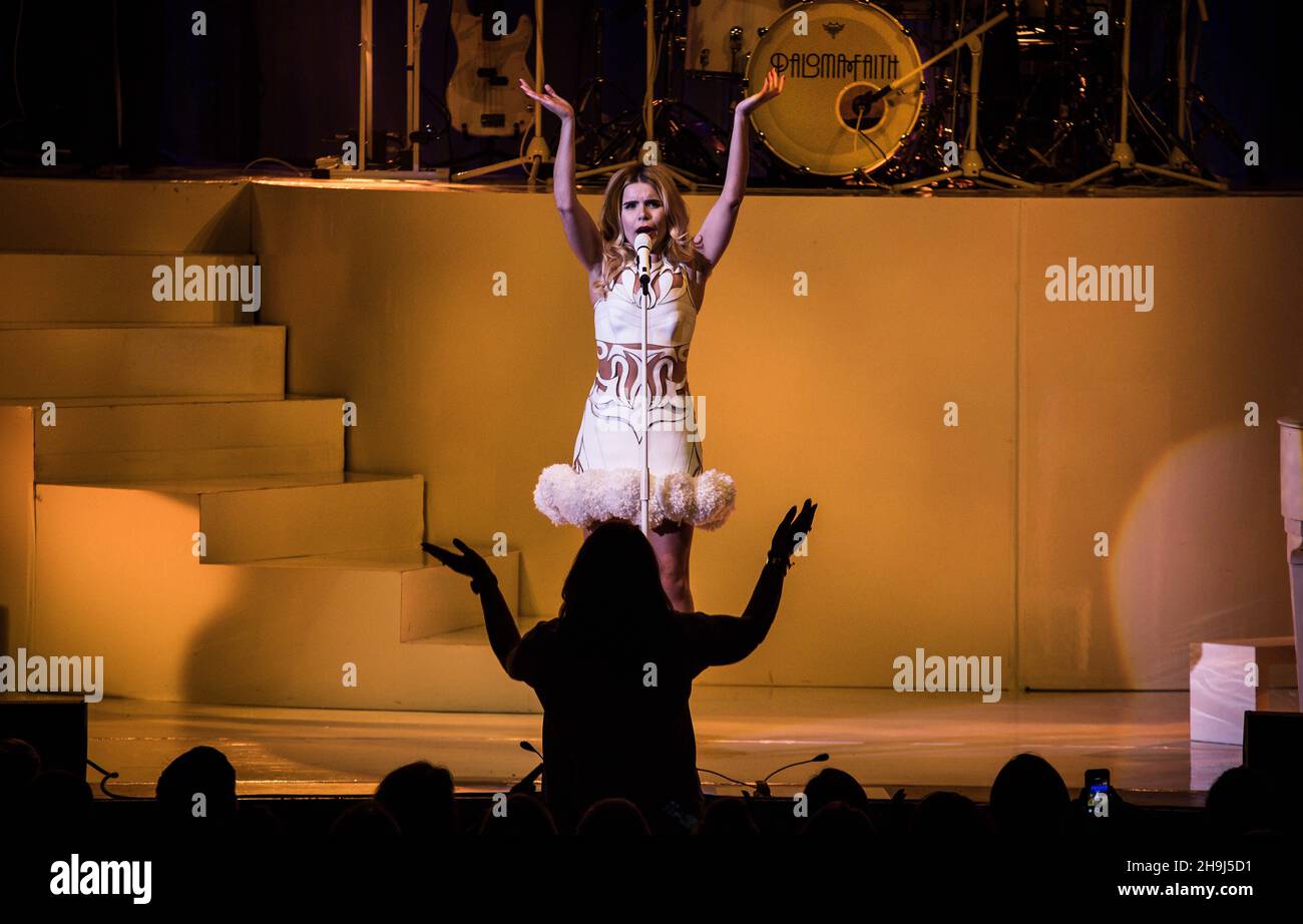 Paloma Faith Live On Stage At The Hammersmith Eventim In London Stock paloma-faith-live-on-stage-at-the-hammersmith-eventim-in-london-stock