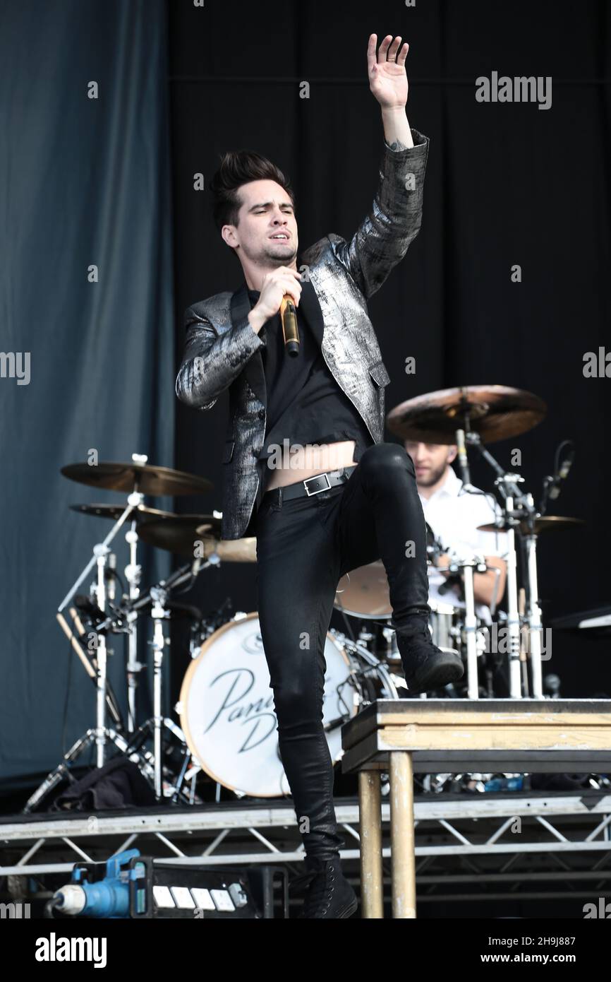 Brendon urie custom vans 2025