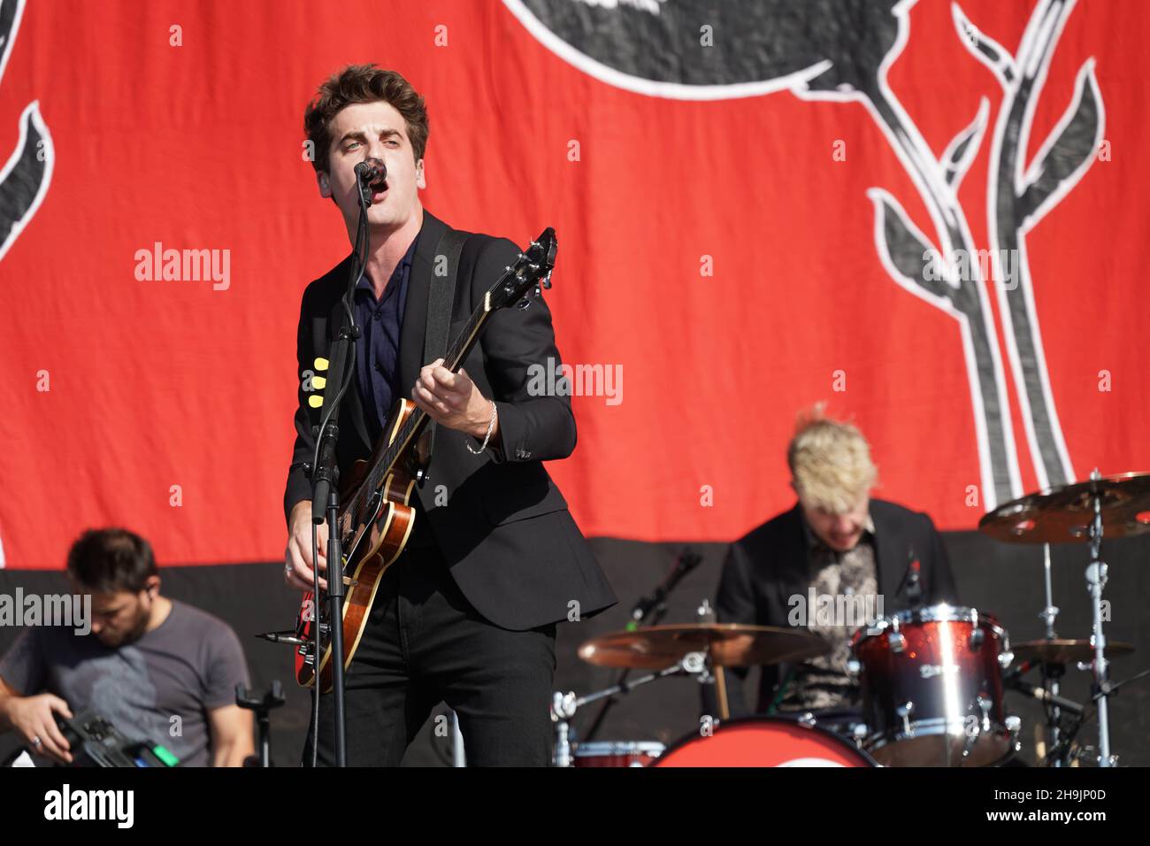 Circa Waves performing live on the Main Stage at the 2017 Reading Festival. Photo date: Friday, August 25, 2017. Photo credit should read: Richard Gray/EMPICS Entertainment Stock Photo