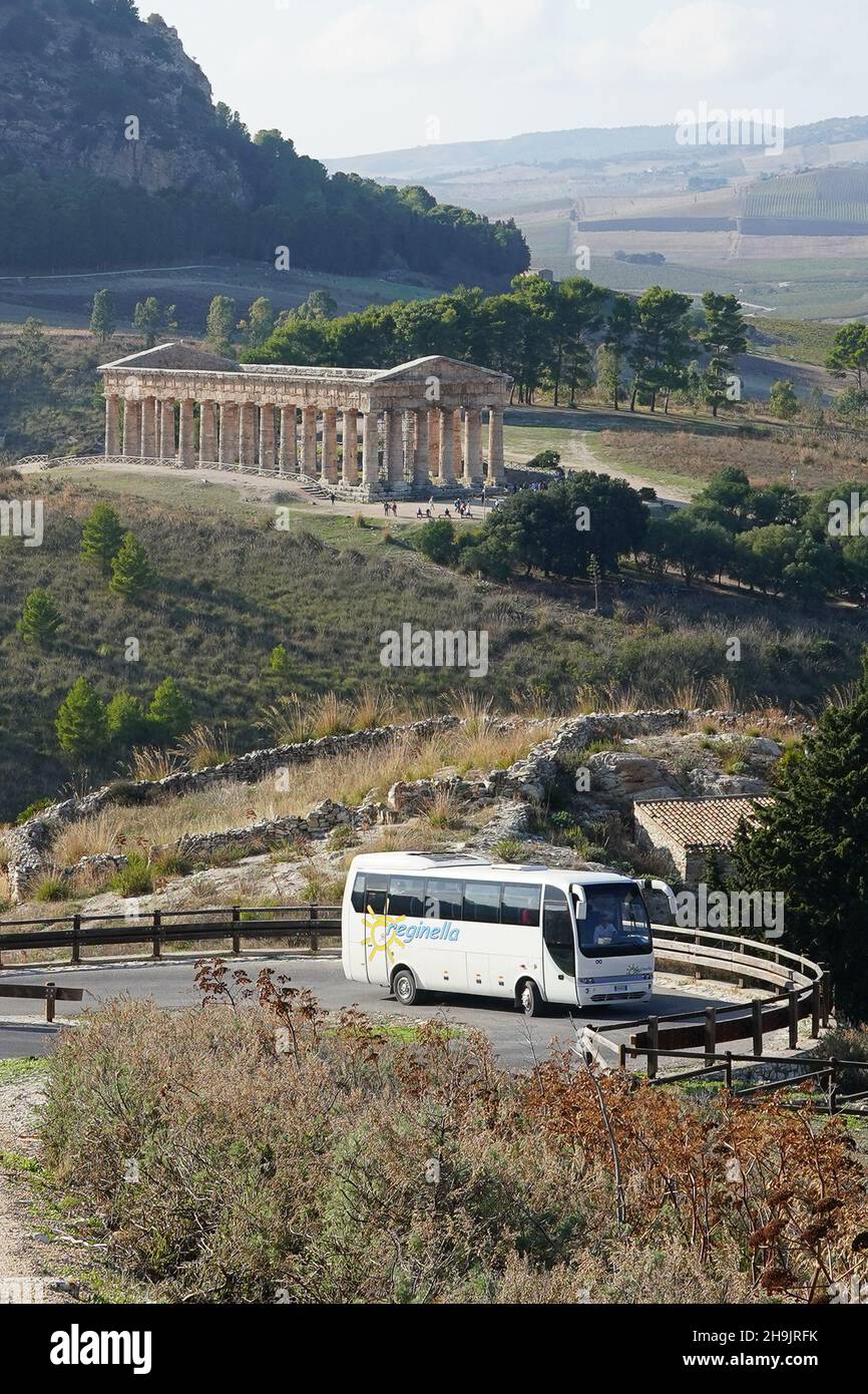 Segesta bus hi-res stock photography and images - Alamy