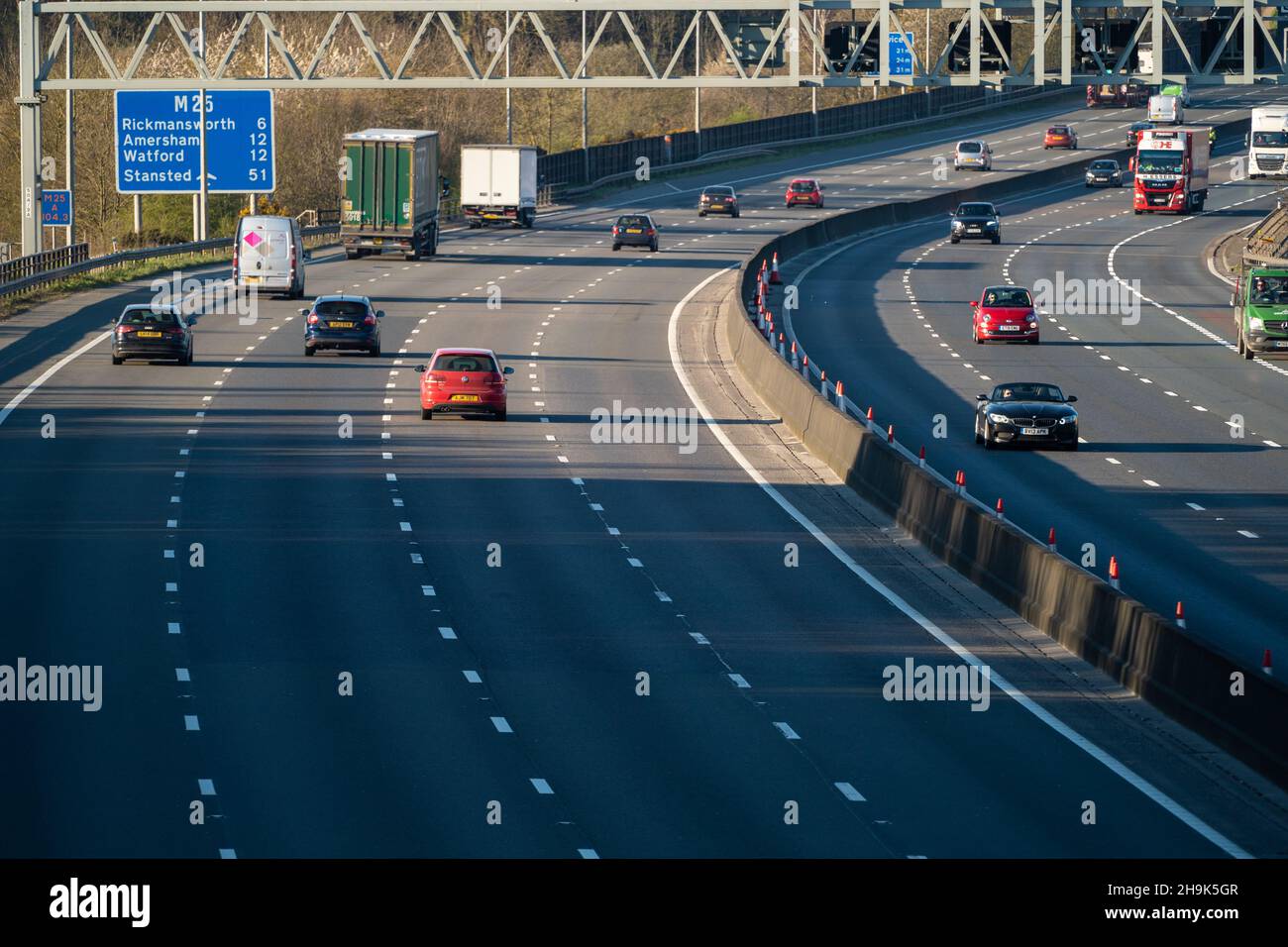 Junction 25 m25 motorway hi-res stock photography and images - Alamy