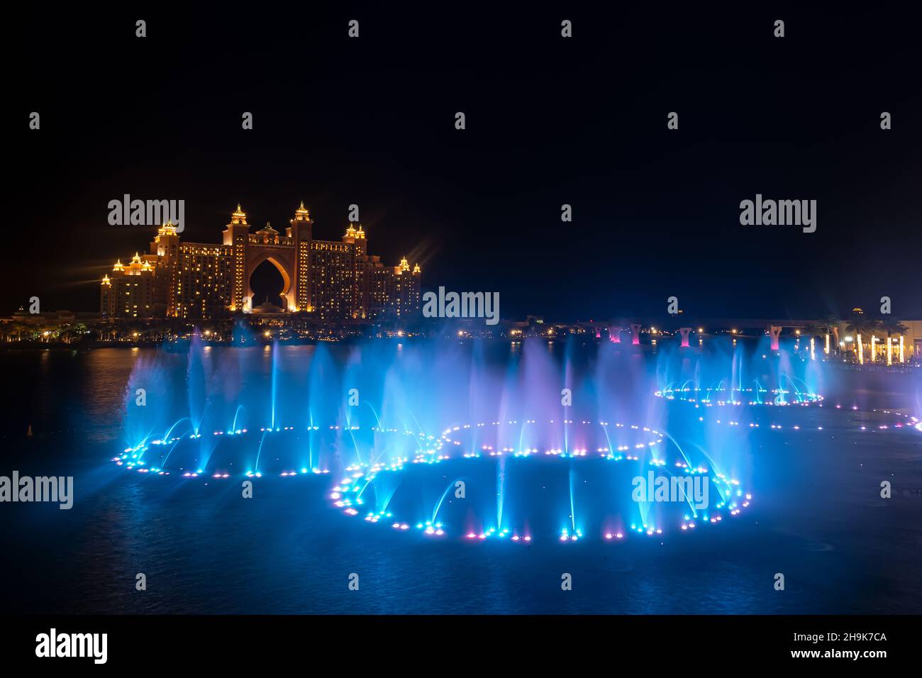 THE POINTE ,DUBAI. VIEW OF THE SPECTACULAR FIREWORKS AND THE COLOURFUL DANCING FOUNTAINS DURING