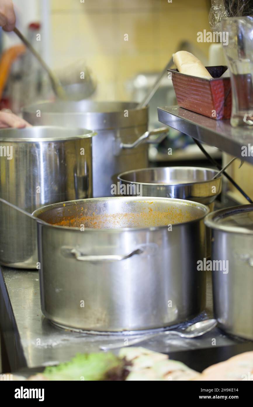 https://c8.alamy.com/comp/2H9KE14/pots-pot-different-many-large-kitchen-restaurant-side-by-side-together-professional-cooking-working-kitchen-spoon-stainless-steel-metal-2H9KE14.jpg