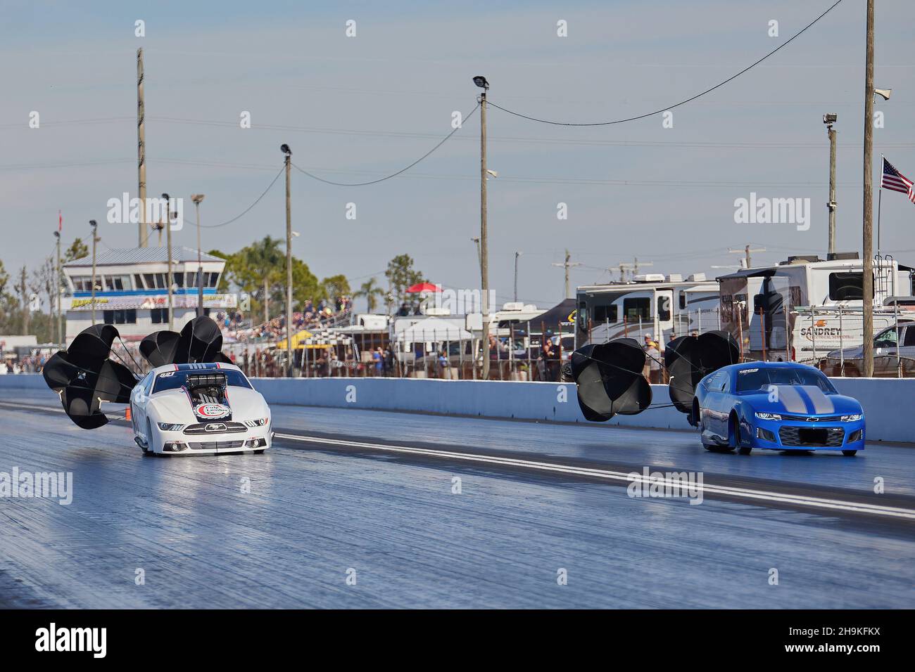 Drag racing quarter mile vintage hi-res stock photography and images ...