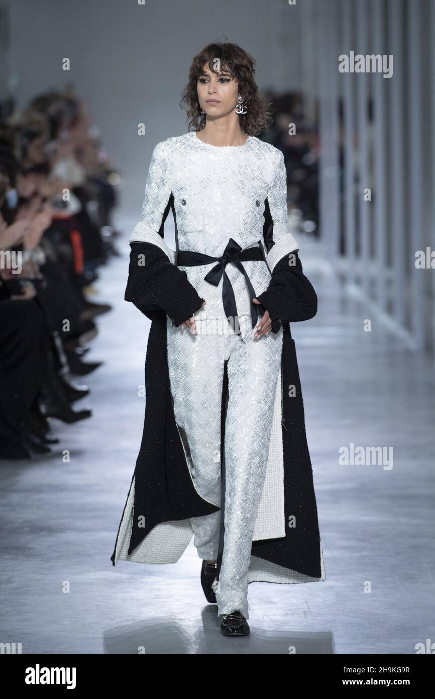 Chanel métiers d’art 2021 hi-res stock photography and images - Alamy
