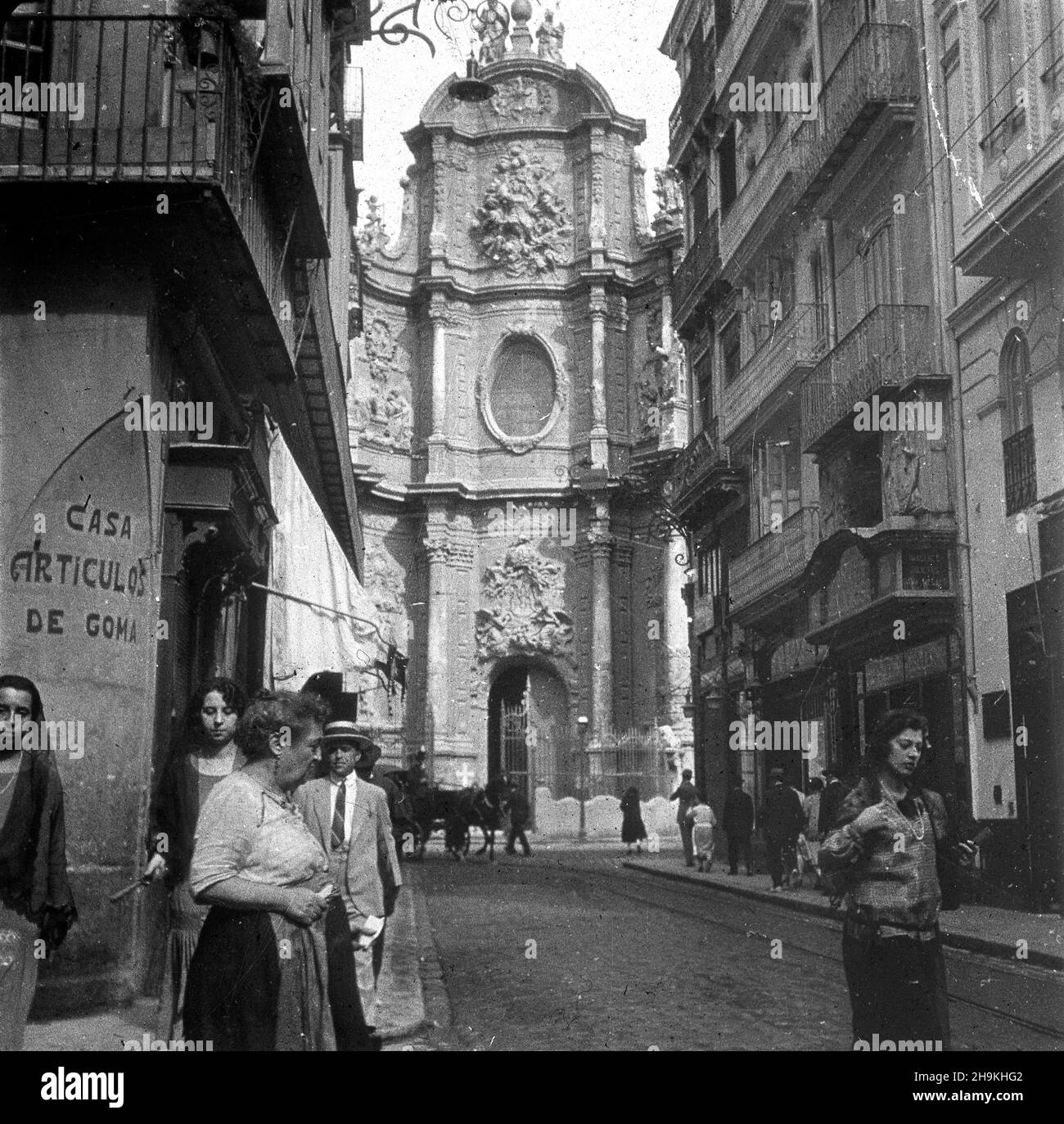 Narrow street leading to Saint Mary’s Cathedral in Valencia, Spain, 1928 Stock Photo