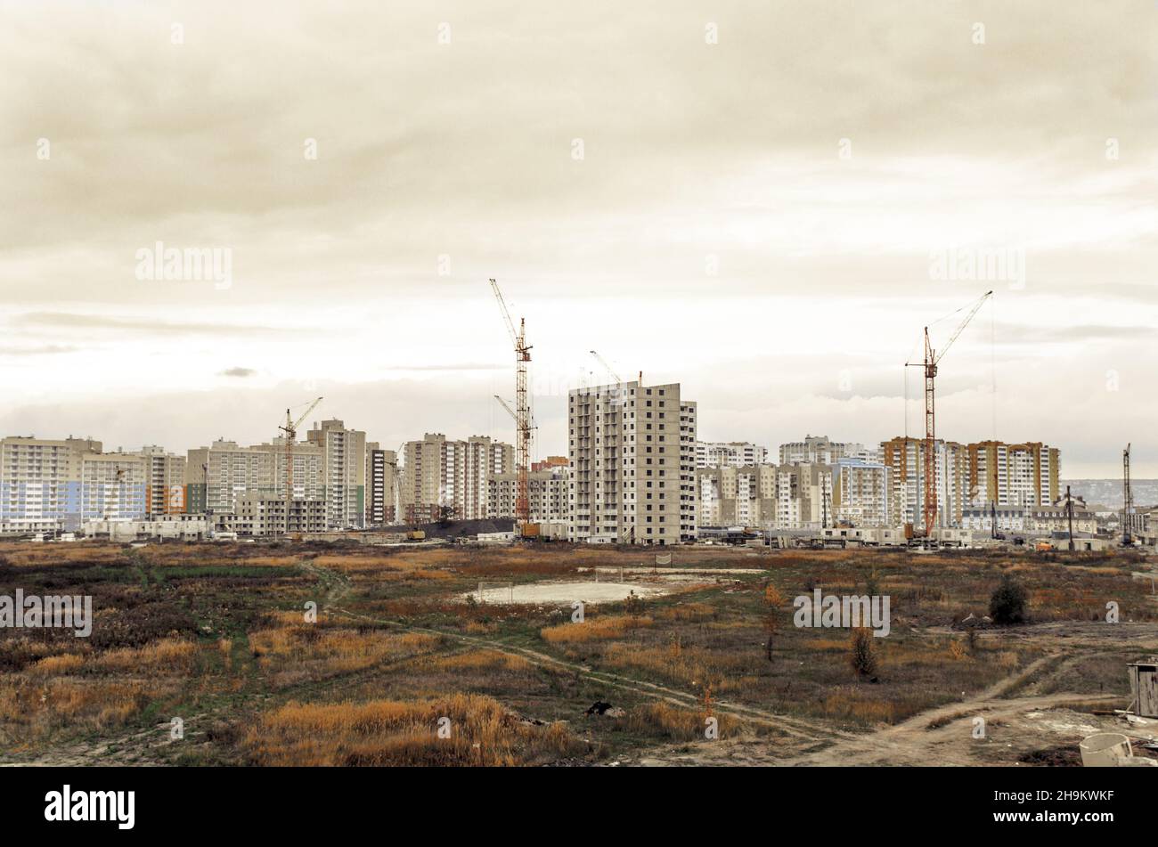 New buildings part construction hi-res stock photography and images - Alamy