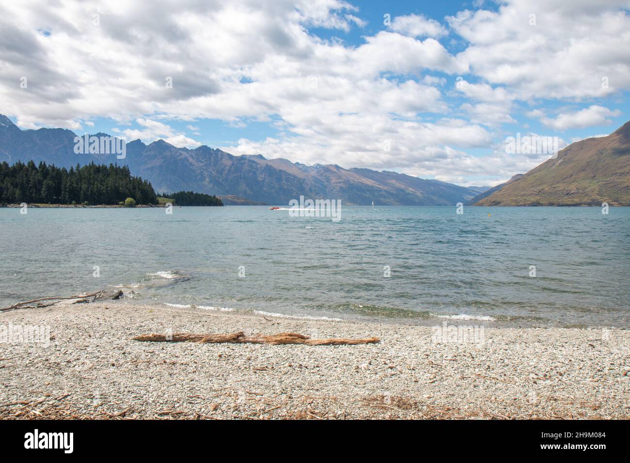 Lake Wakatipu, Queenstown, South Island, New Zealand Stock Photo - Alamy