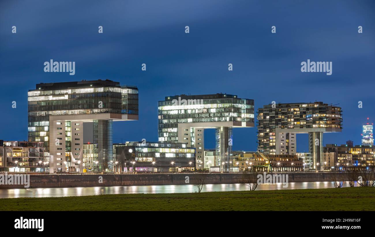 Illuminated buildings in Cologne night skyline Stock Photo - Alamy