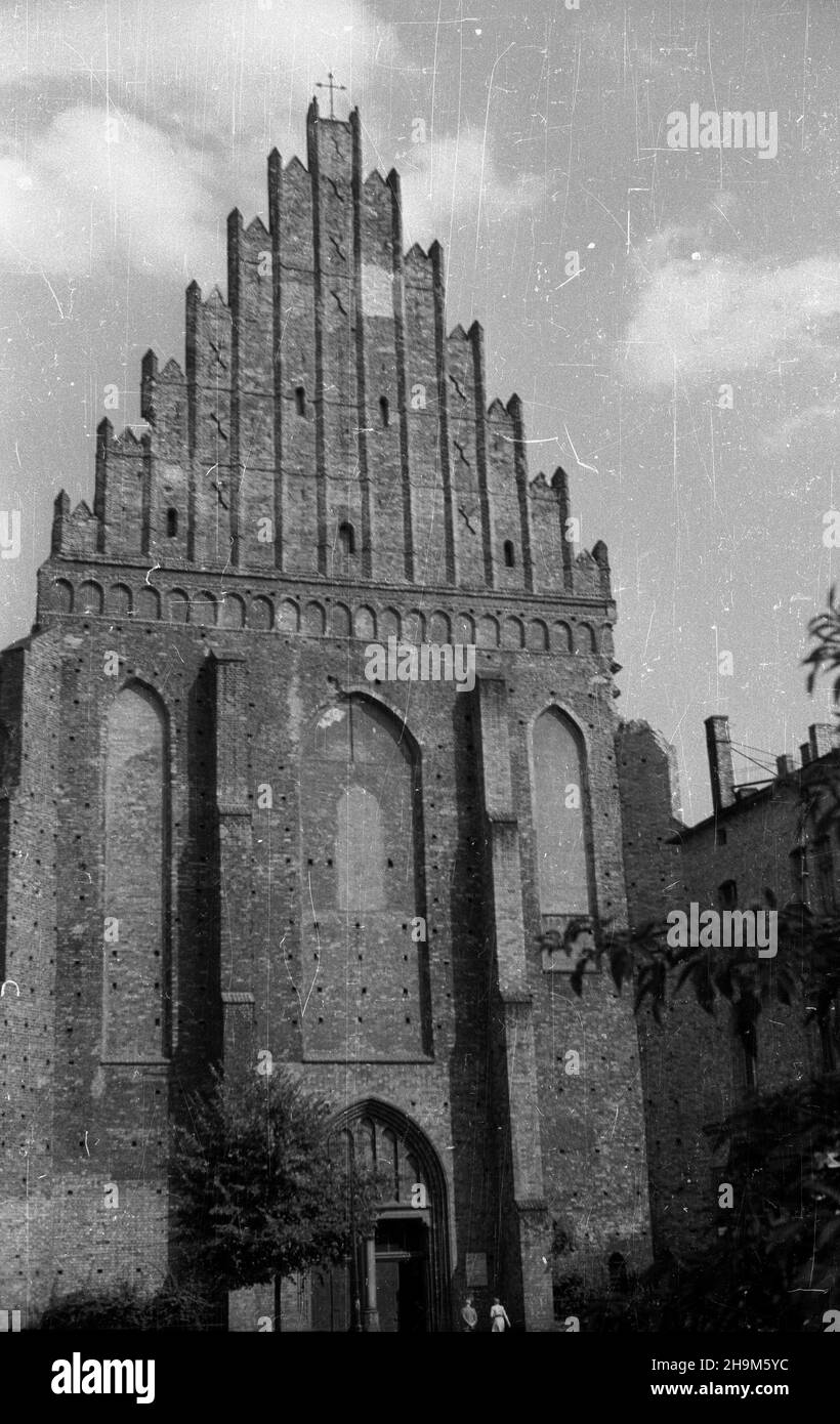 Wroc³aw, 1948-09. Koœció³ pw. œw. Stanis³awa, œw. Doroty i œw. Wac³awa. wb  PAP  Dok³adny dzieñ wydarzenia nieustalony.      Wroclaw, Sept. 1948. St Stanislaw, St Dorota and St Waclaw Church.  wb  PAP Stock Photo