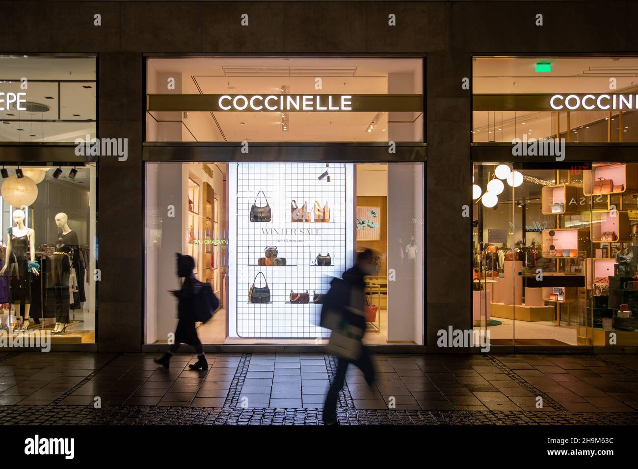 Munich, Germany. 07th Dec, 2021. Coccinelle. People go shopping in Munich,  Germany on December 7, 2021. From December 8 there will be the 2G rule,  meaning one has to be vaccinated against