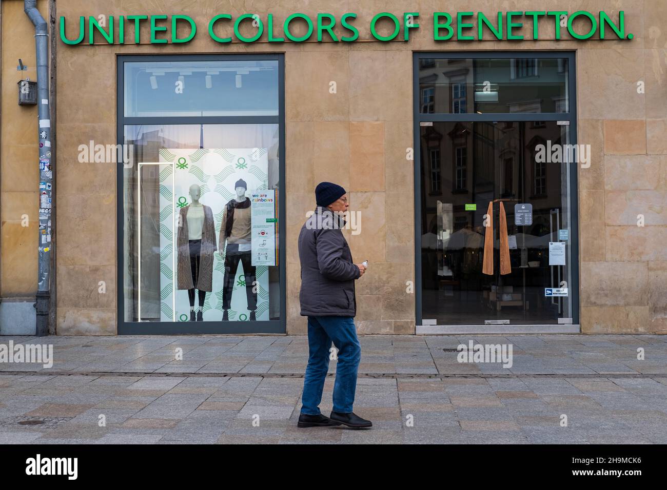 United Colors of Benetton retail clothing store, shop entrance with people,  people on street sidewalk, windows and clothes on display Stock Photo -  Alamy