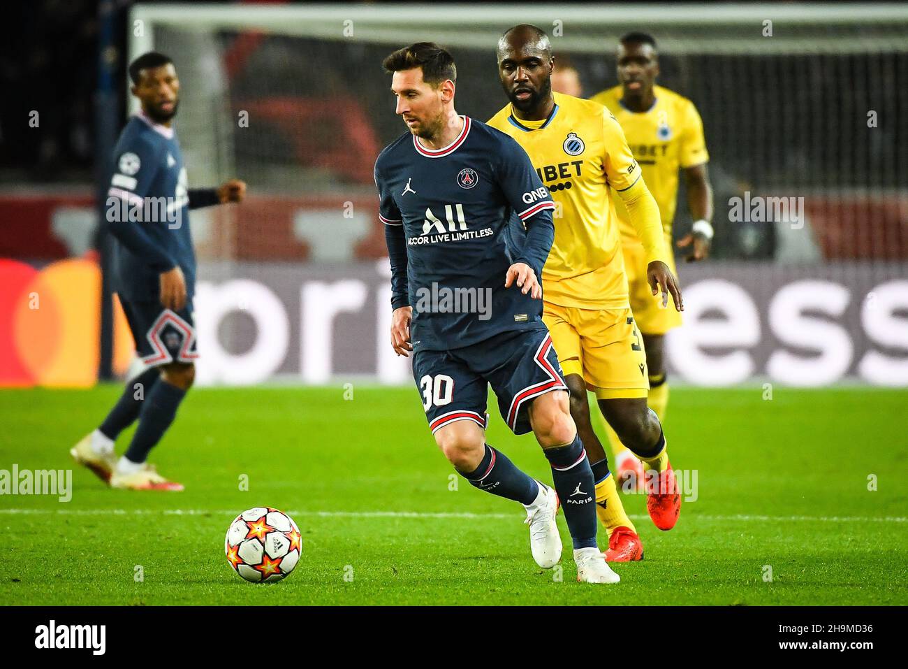 Paris, France, December 7, 2021, Lionel (Leo) MESSI of PSG and Eder BALANTA of Brugge during the UEFA Champions League, Group A football match between Paris Saint-Germain and Club Brugge on December 7, 2021 at Parc des Princes stadium in Paris, France - Photo: Matthieu Mirville/DPPI/LiveMedia Stock Photo