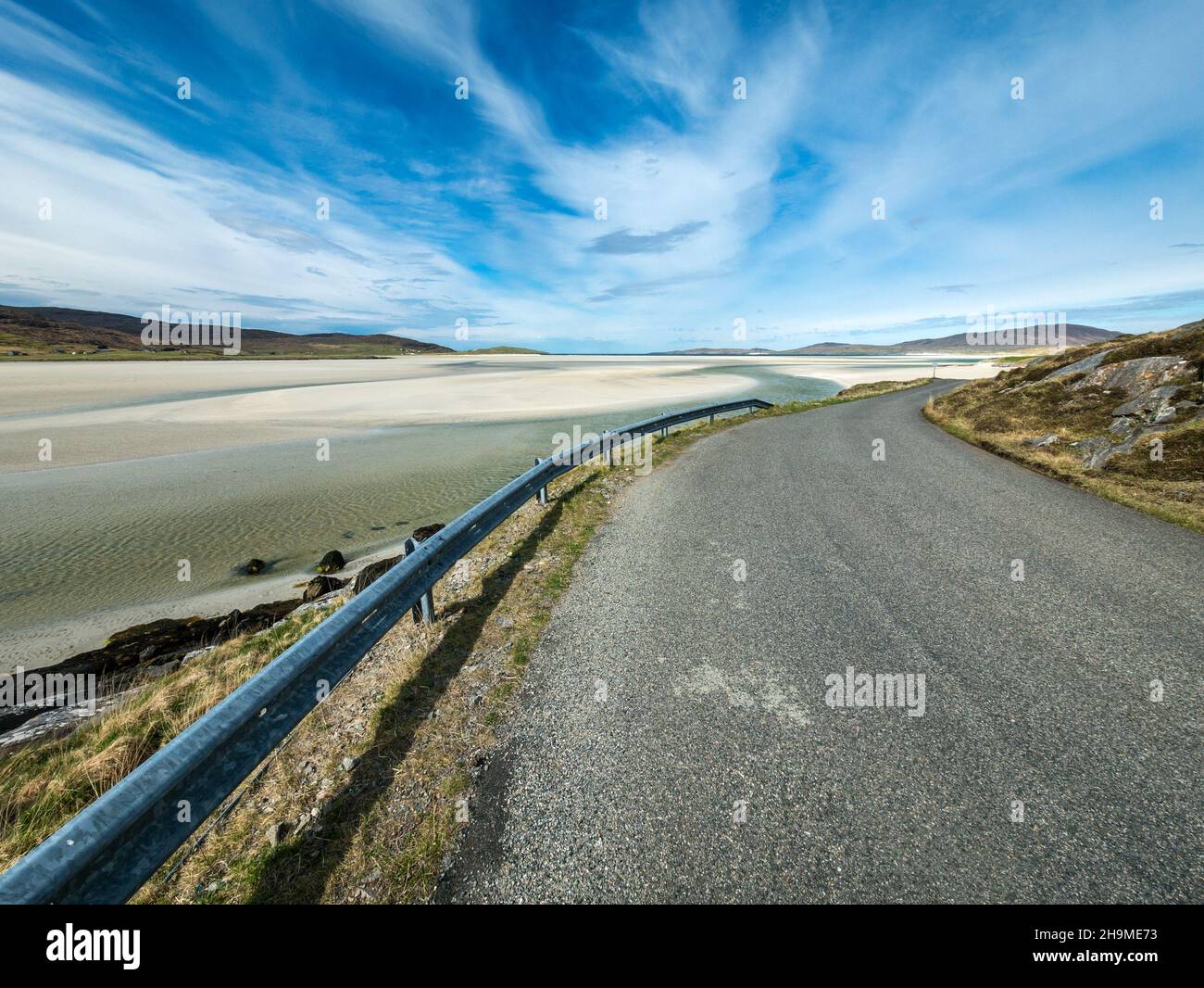 Road and Armco barrier by the beautiful Luskentyre beach (Traigh Losgaintir) on the remote Isle of Harris in the Outer Hebrides, Scotland, UK Stock Photo